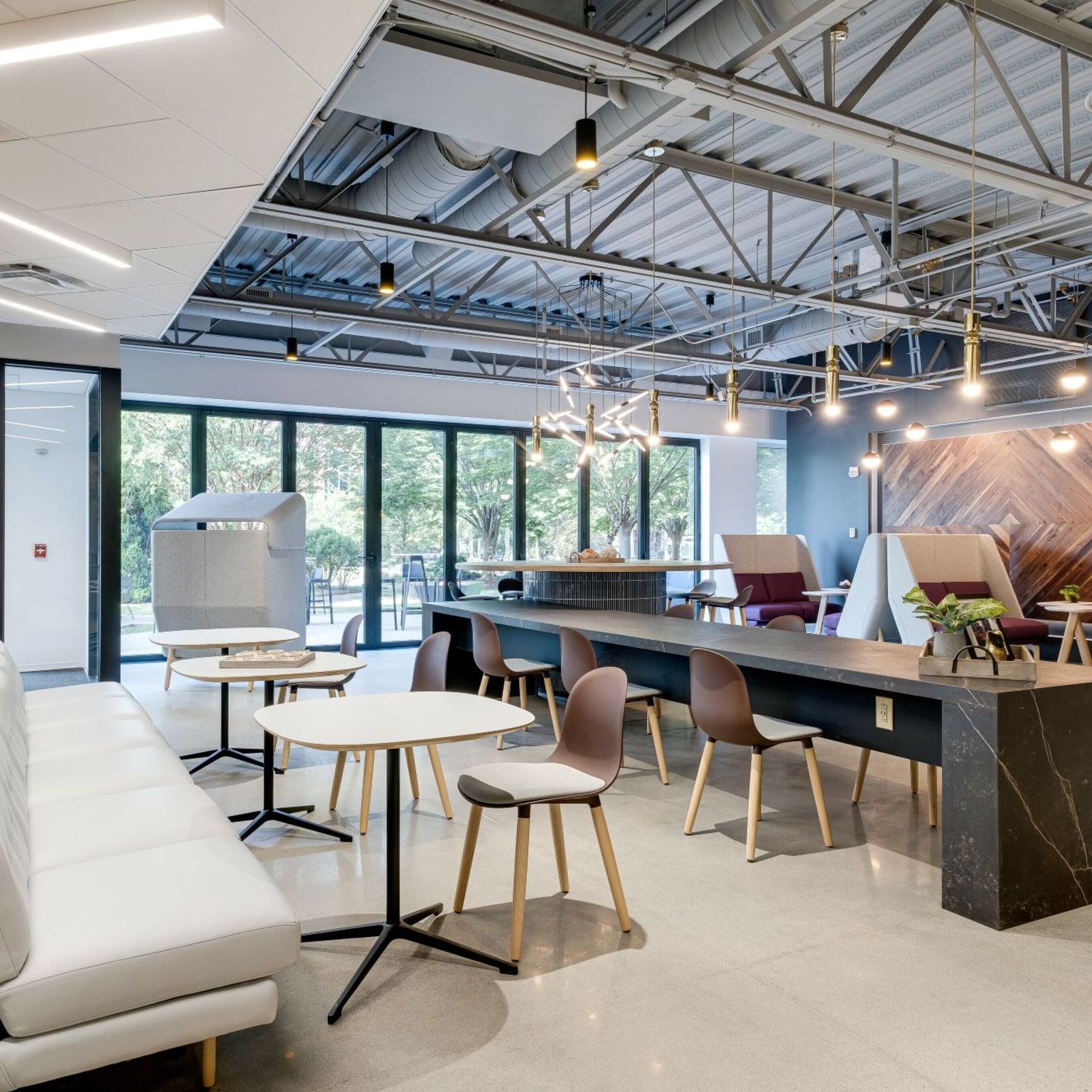 <p class="text-size-header-32" textalign="left">Building Highlights</p> at Aspen Grove Office Center - 315 + 341 Cool Springs Boulevard