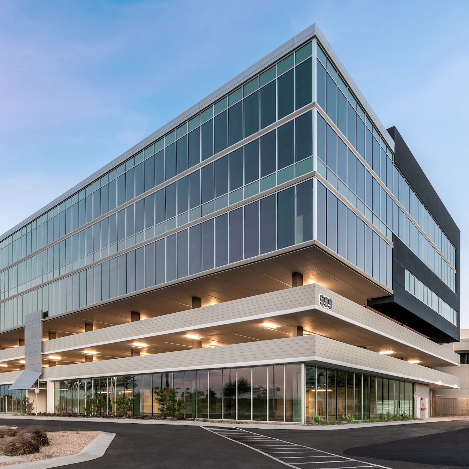 <p class="text-size-subheader-24"><span class="text-size-subheader-24"><strong>LOCATION HIGHLIGHTS</strong> </span></p> at 999 East Playa Del Norte Drive