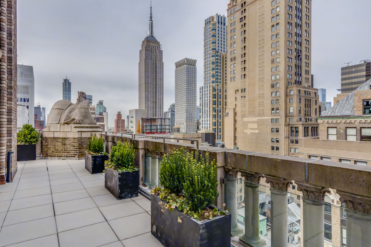 Entire 24th Floor, Suite 2400 Commercial Space for Rent at