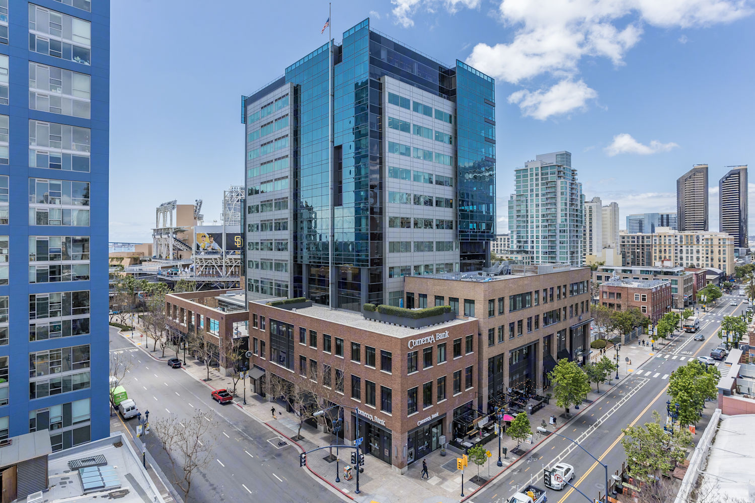 Building Photo of DiamondView Tower - 350 10th Avenue