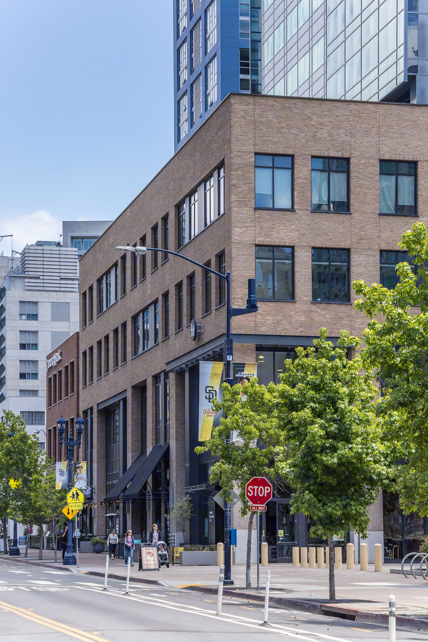 Building Photo of DiamondView Tower - 350 10th Avenue