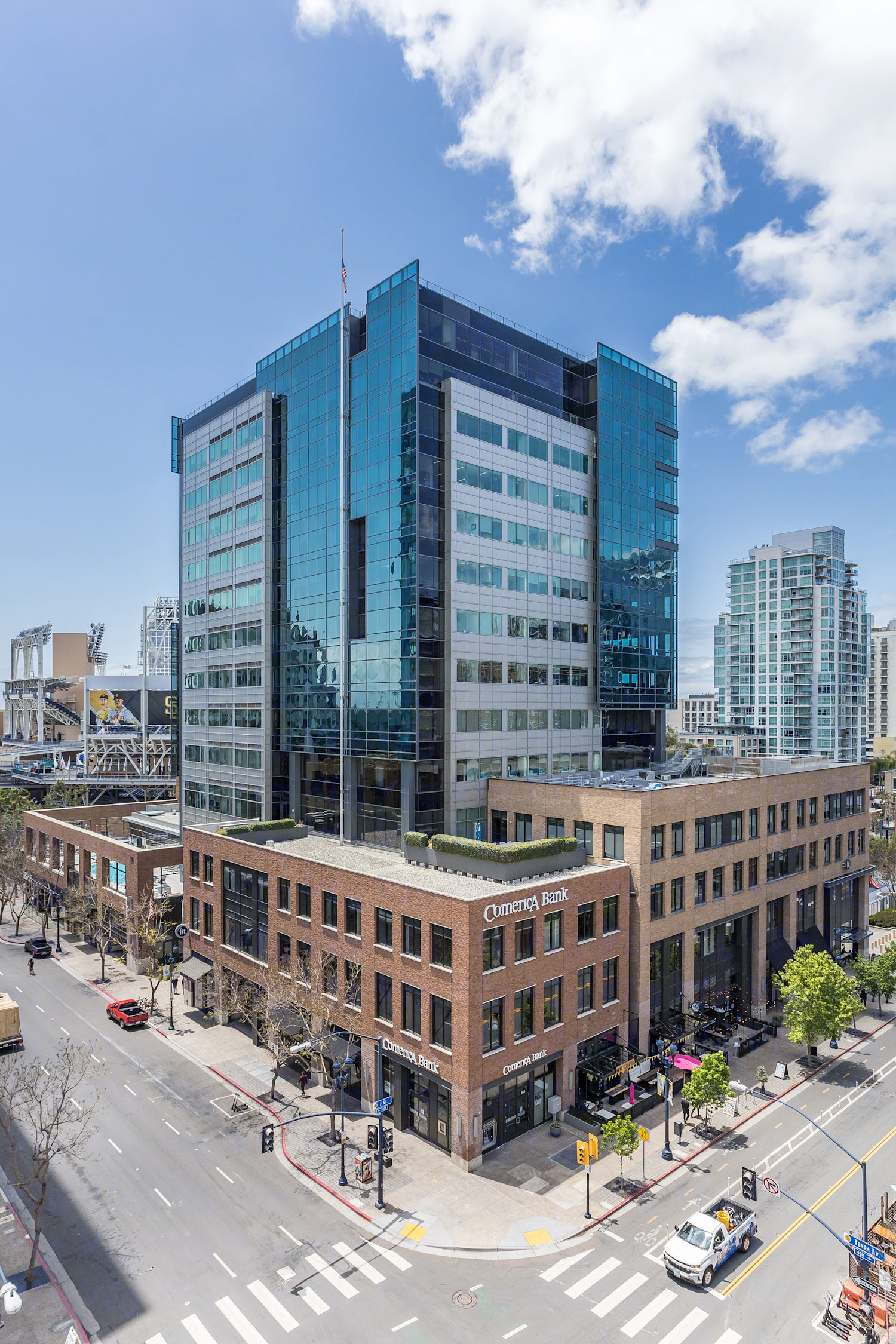 Building Photo of DiamondView Tower - 350 10th Avenue