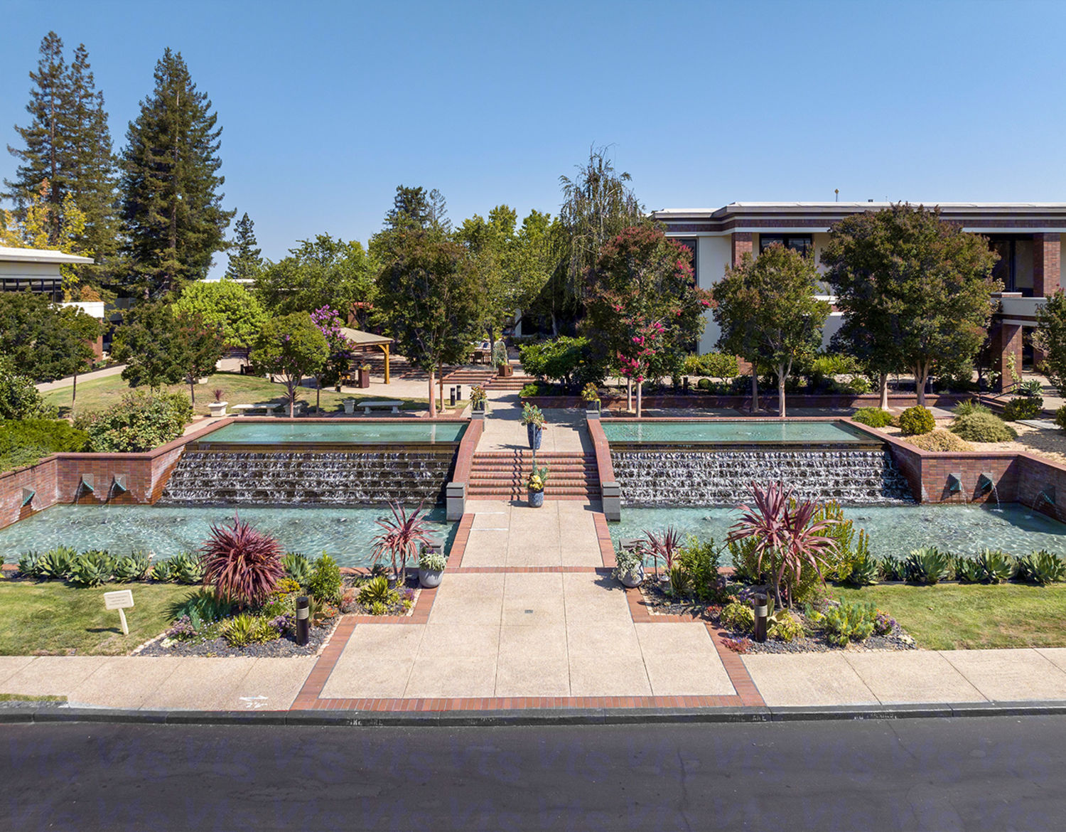 Building Photo of The Commons - 2882-2884 Sand Hill Road
