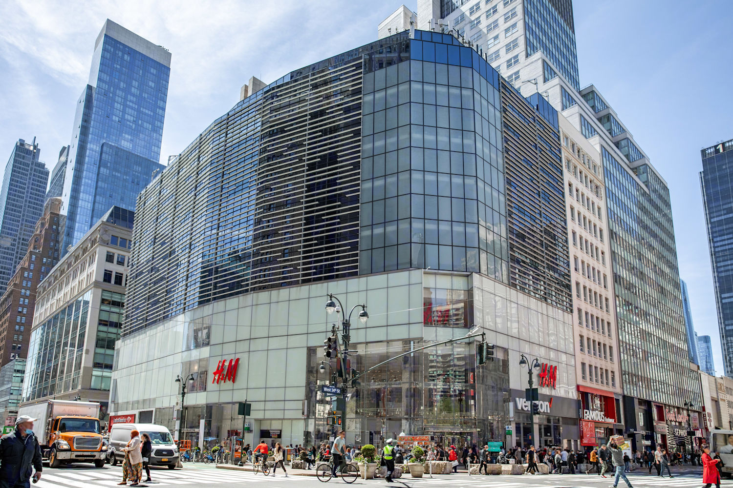 H&m near penn station hotsell