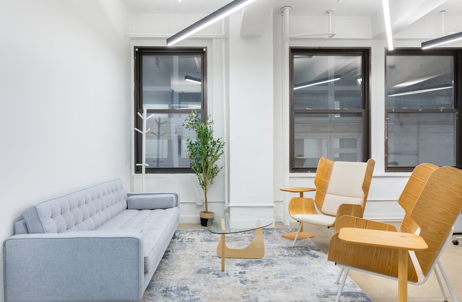 Guest's Sitting